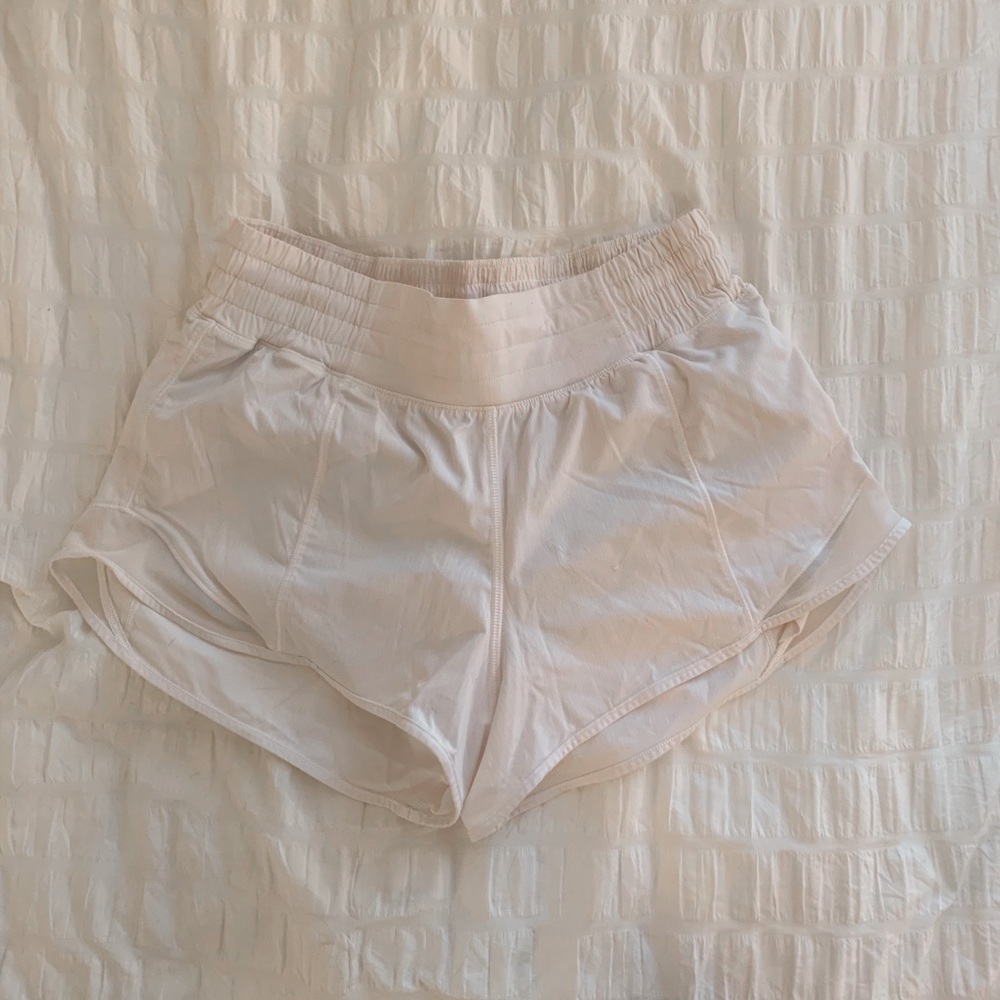 lululemon hotty hot shorts high rise 2.5 inch